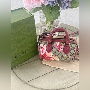 Pre owned Gucci supreme floral bag size mini